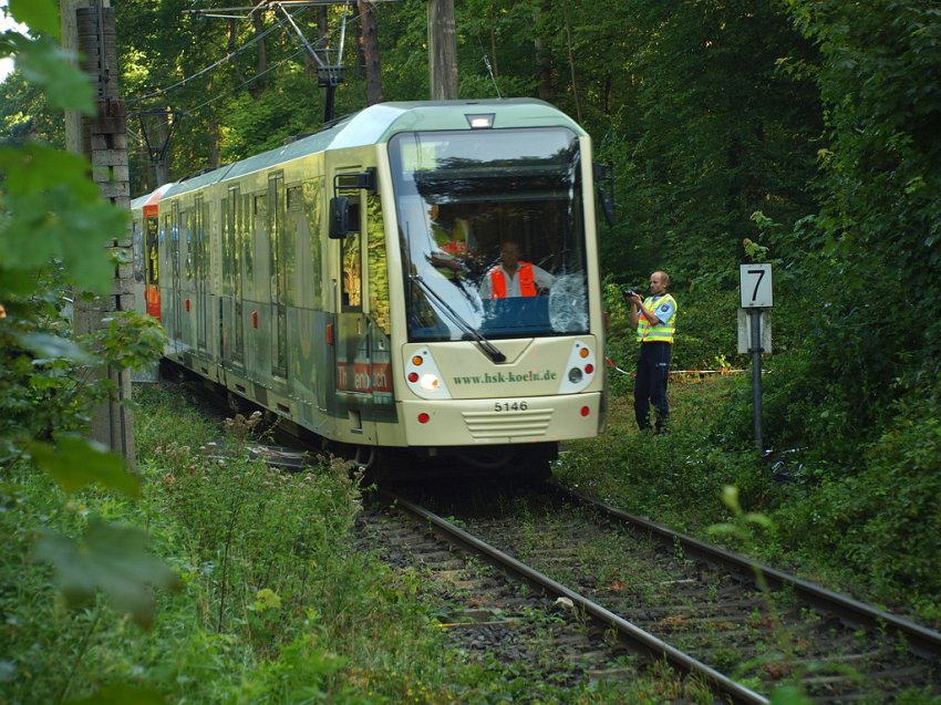 VU Radfahrer Strab Koeln Duennwald Berlinerstr Duennwalder Mauspfad P55.JPG